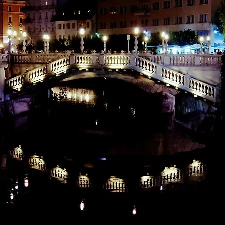 Slovenian Art Story Апартаменти